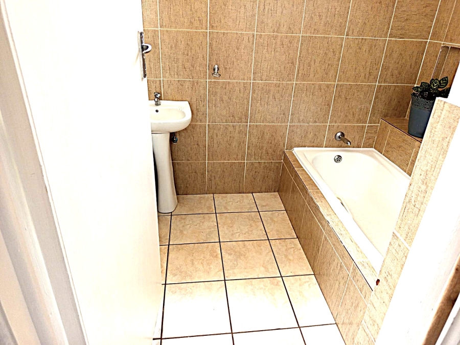 3 Bedroom Property for Sale in Roodepoort Central Gauteng