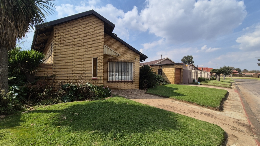 3 Bedroom Property for Sale in Bakerton Gauteng