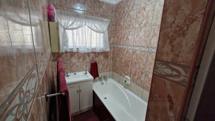 3 Bedroom Property for Sale in Geluksdal Gauteng