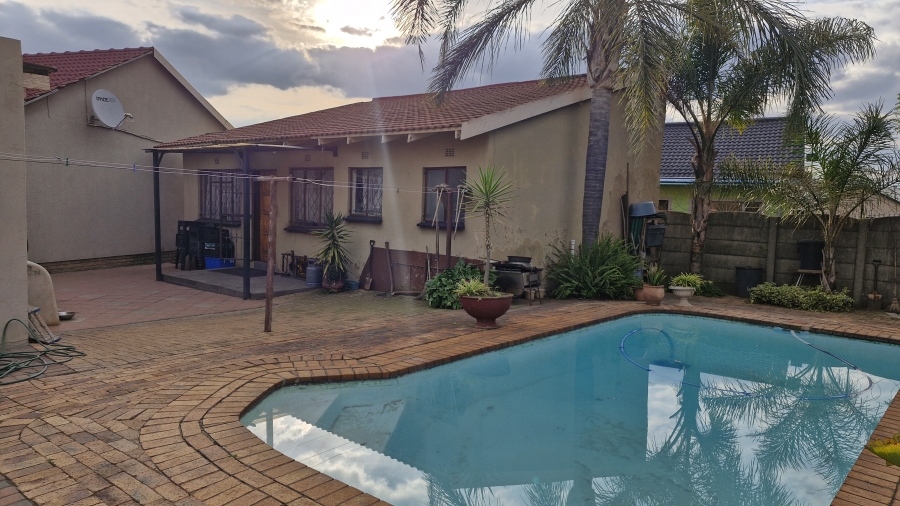 3 Bedroom Property for Sale in Geluksdal Gauteng