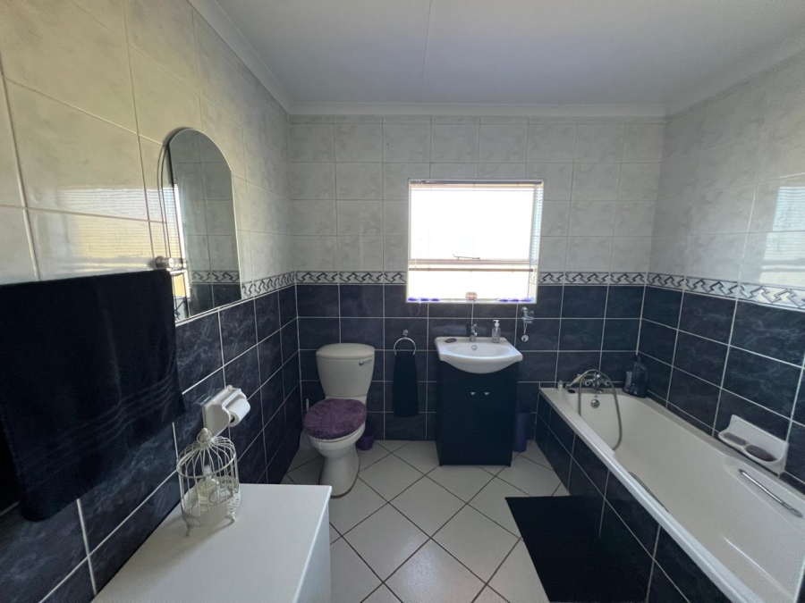 4 Bedroom Property for Sale in Vaal Marina Gauteng