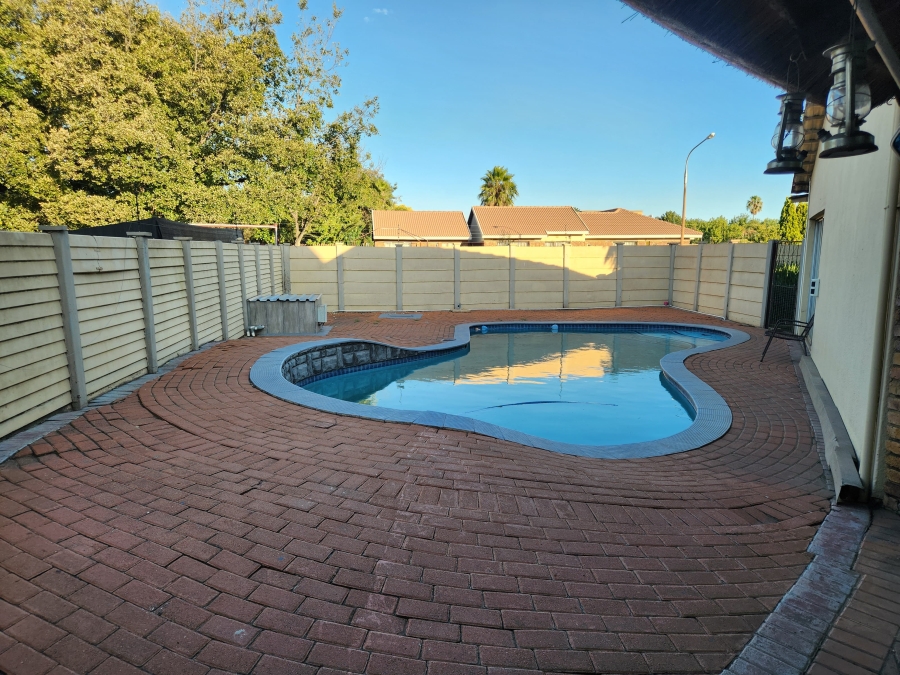 4 Bedroom Property for Sale in Vanderbijlpark Sw 2 Gauteng