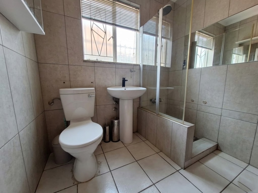 2 Bedroom Property for Sale in Peacehaven Gauteng