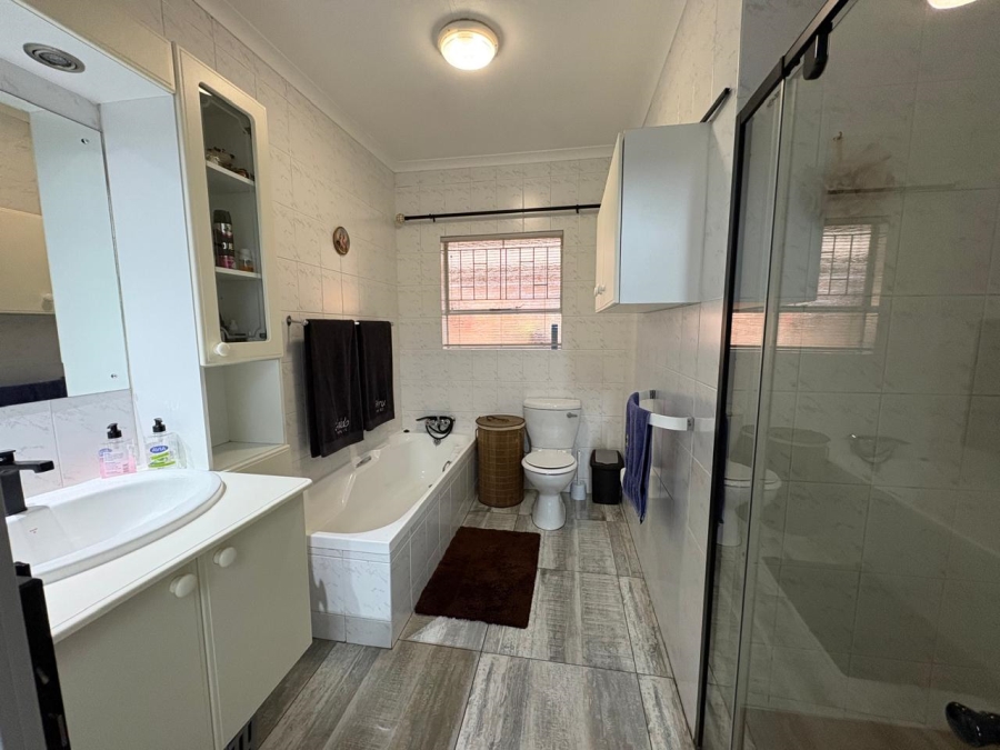 3 Bedroom Property for Sale in Three Rivers Gauteng