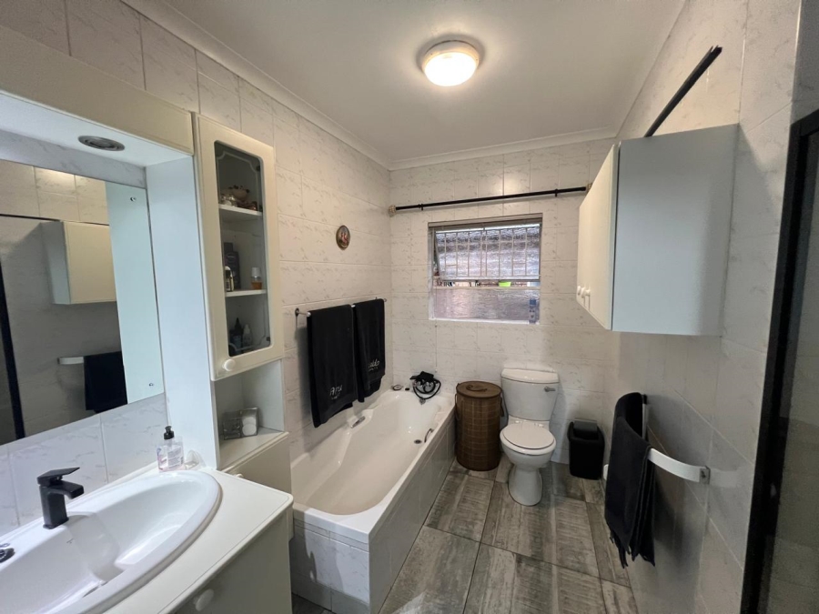 3 Bedroom Property for Sale in Three Rivers Gauteng