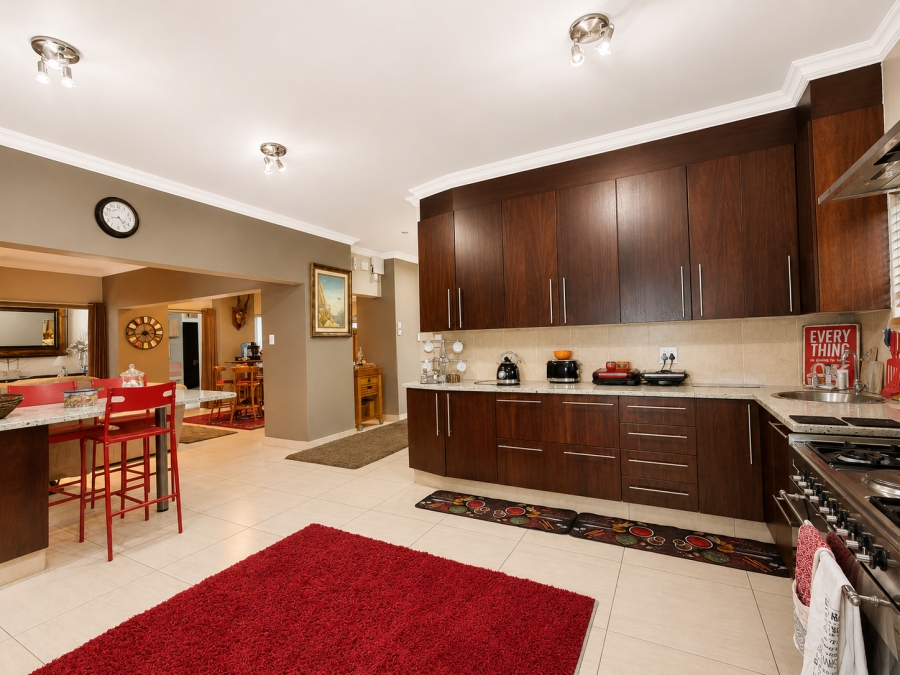 4 Bedroom Property for Sale in Three Rivers Proper Gauteng