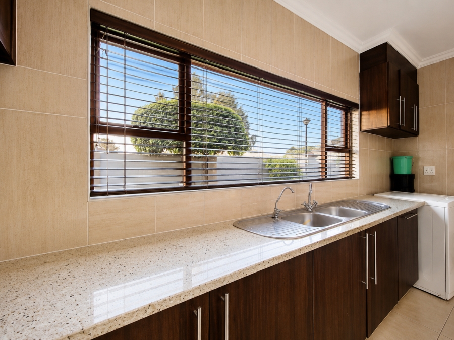 4 Bedroom Property for Sale in Three Rivers Proper Gauteng