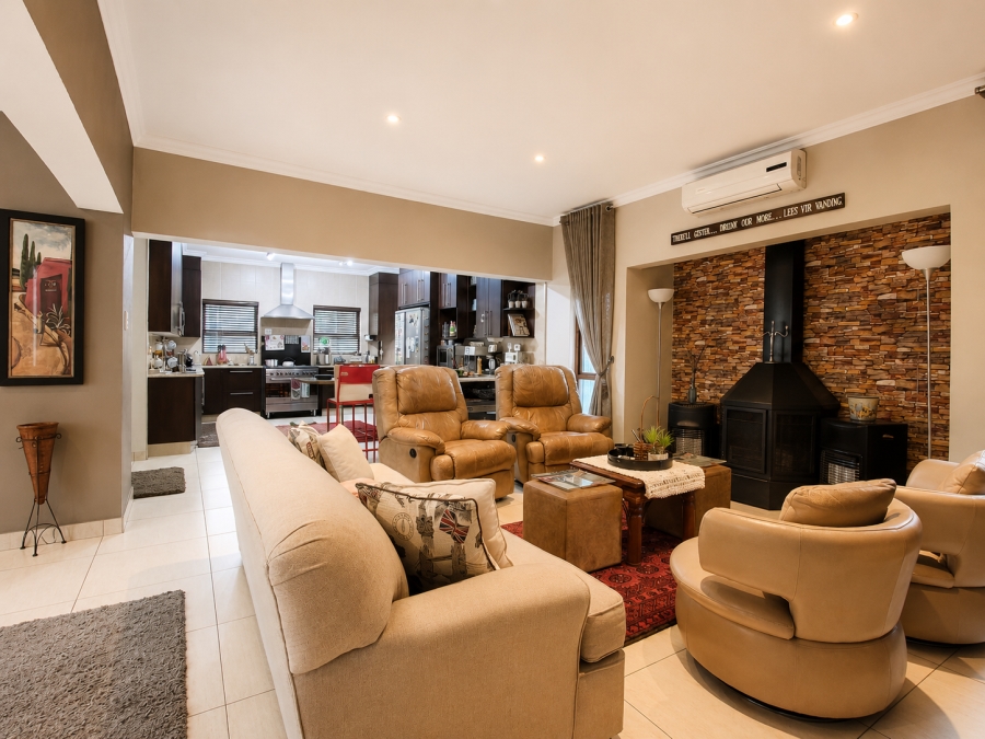 4 Bedroom Property for Sale in Three Rivers Proper Gauteng