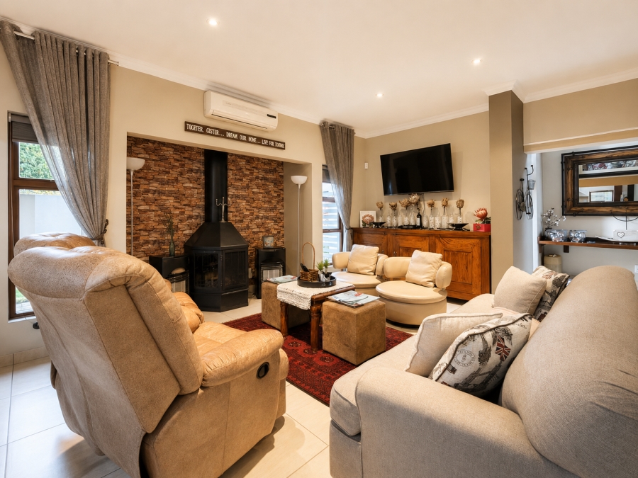 4 Bedroom Property for Sale in Three Rivers Proper Gauteng