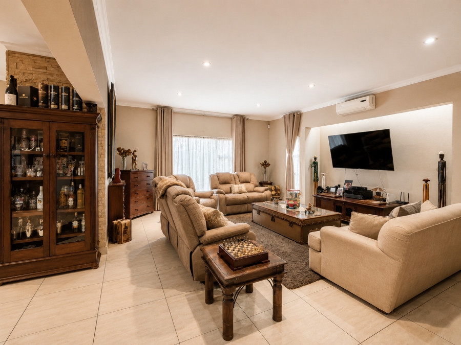 4 Bedroom Property for Sale in Three Rivers Proper Gauteng
