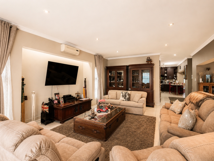 4 Bedroom Property for Sale in Three Rivers Proper Gauteng