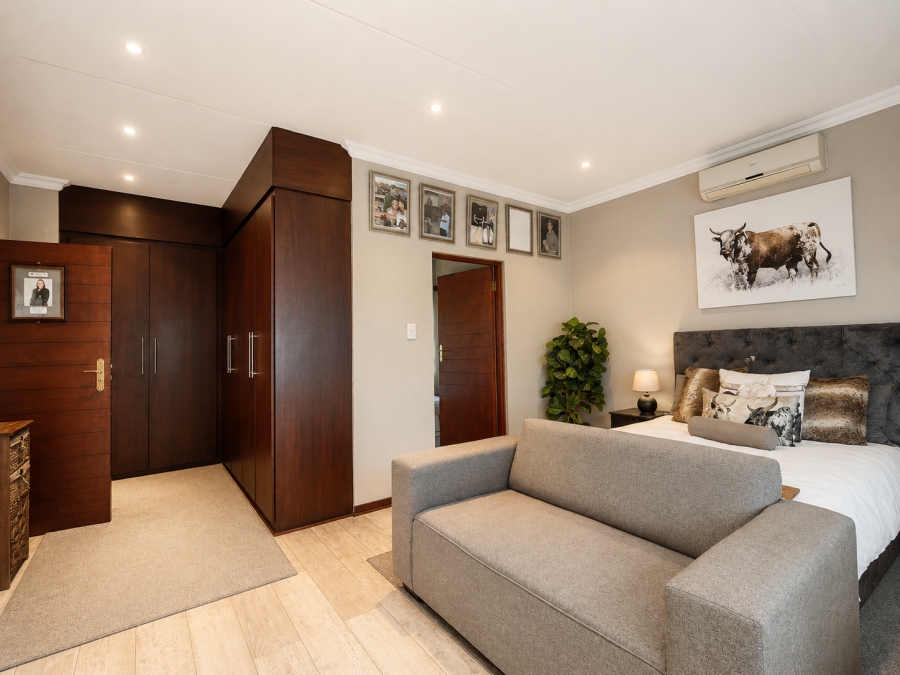 4 Bedroom Property for Sale in Three Rivers Proper Gauteng