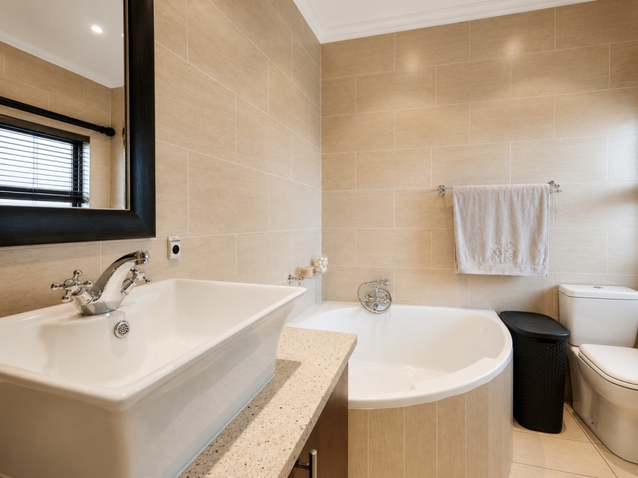 4 Bedroom Property for Sale in Three Rivers Proper Gauteng