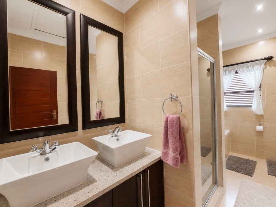 4 Bedroom Property for Sale in Three Rivers Proper Gauteng