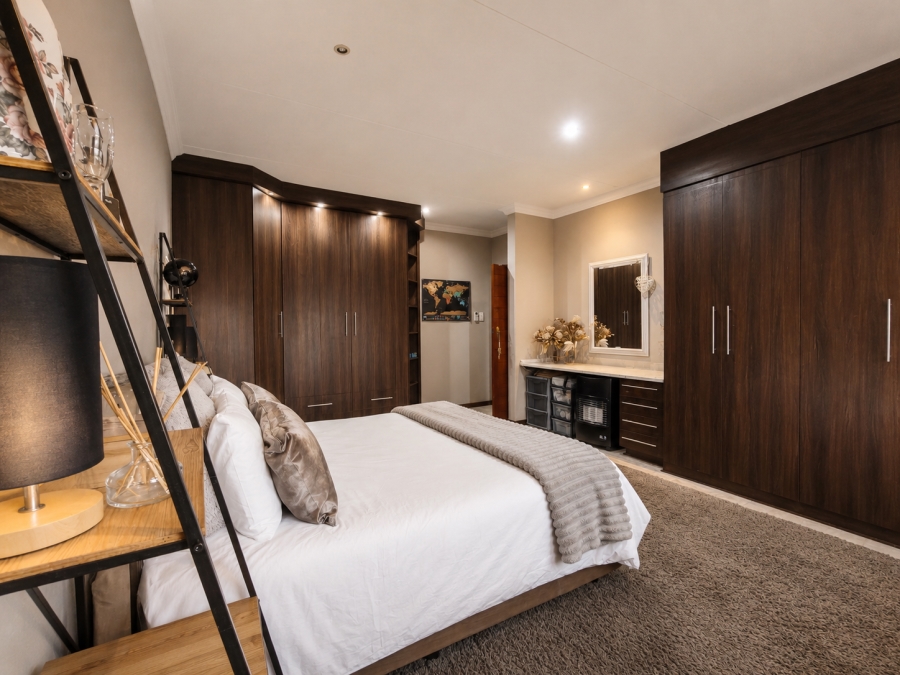 4 Bedroom Property for Sale in Three Rivers Proper Gauteng