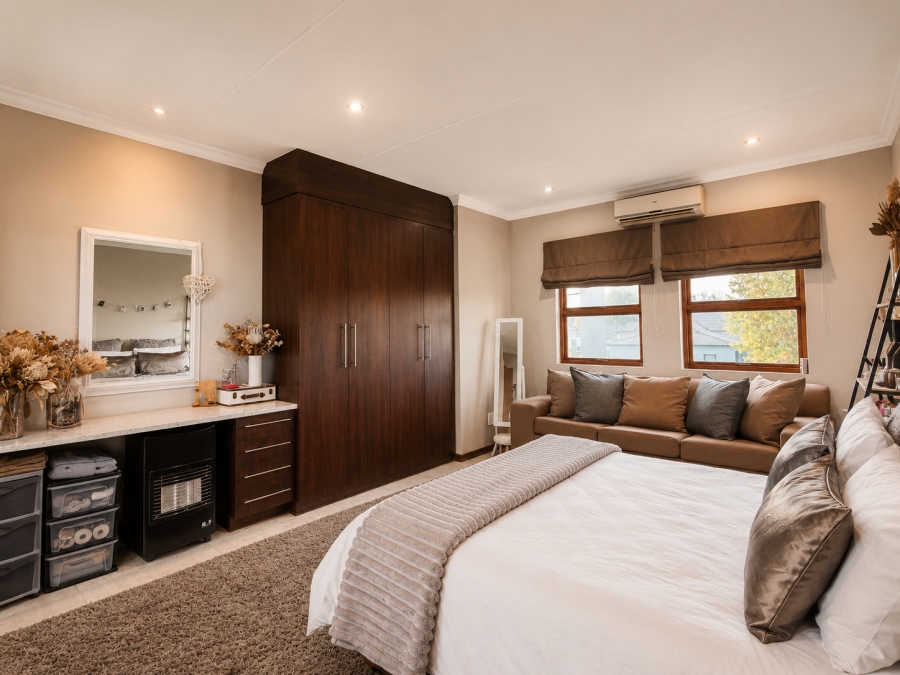 4 Bedroom Property for Sale in Three Rivers Proper Gauteng