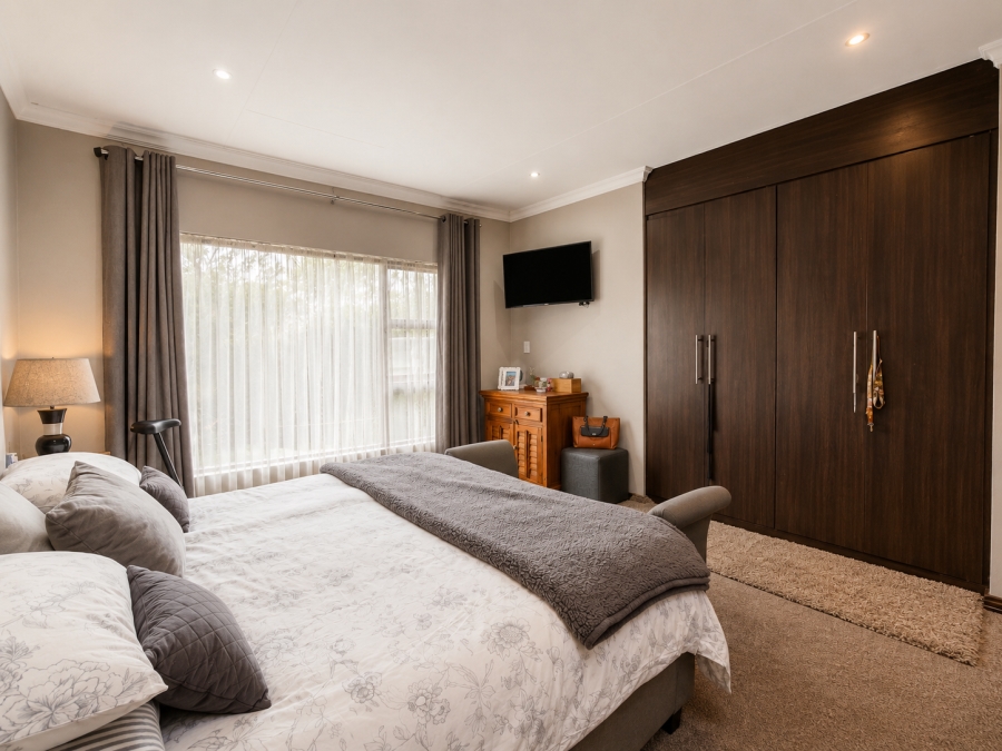 4 Bedroom Property for Sale in Three Rivers Proper Gauteng