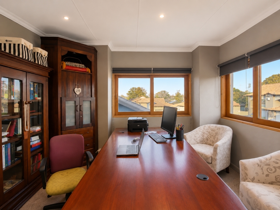 4 Bedroom Property for Sale in Three Rivers Proper Gauteng