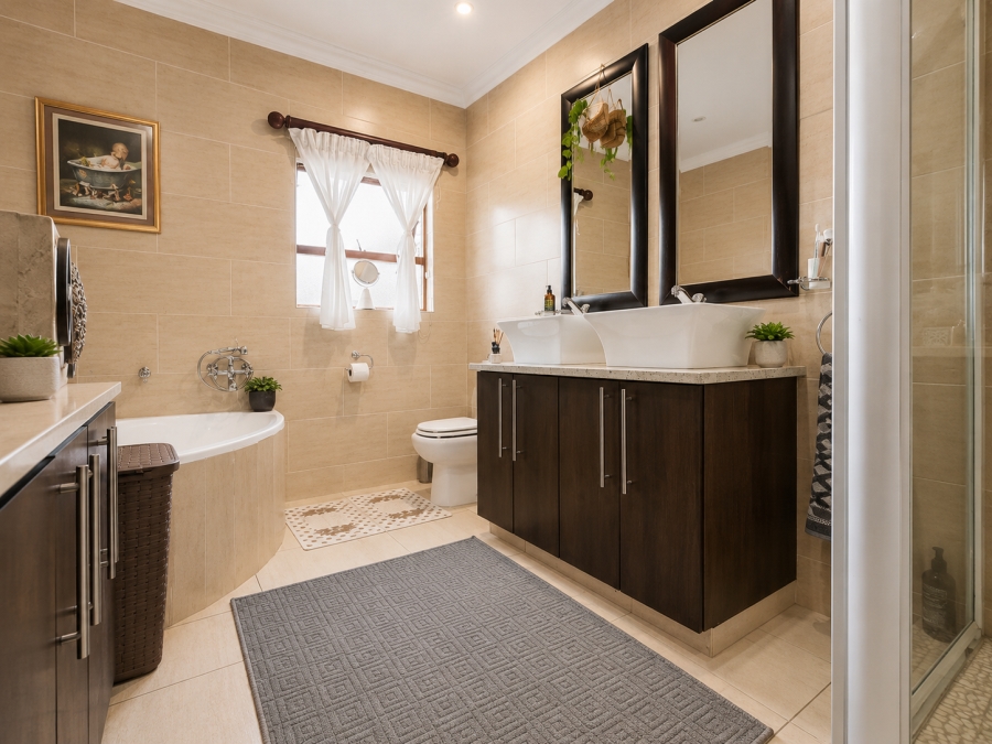 4 Bedroom Property for Sale in Three Rivers Proper Gauteng