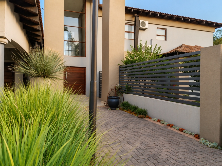 4 Bedroom Property for Sale in Three Rivers Proper Gauteng
