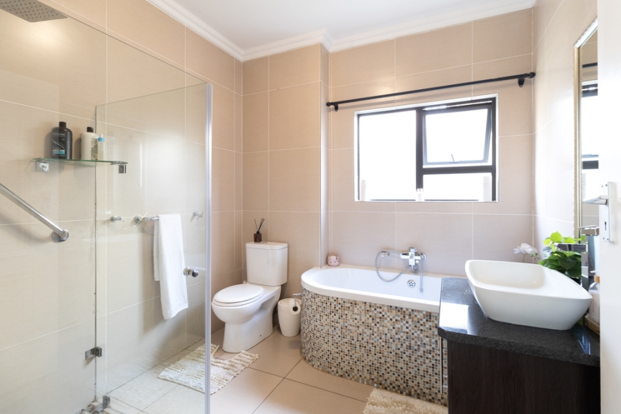 To Let 4 Bedroom Property for Rent in Silver Lakes Gauteng