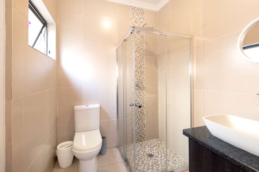 To Let 4 Bedroom Property for Rent in Silver Lakes Gauteng