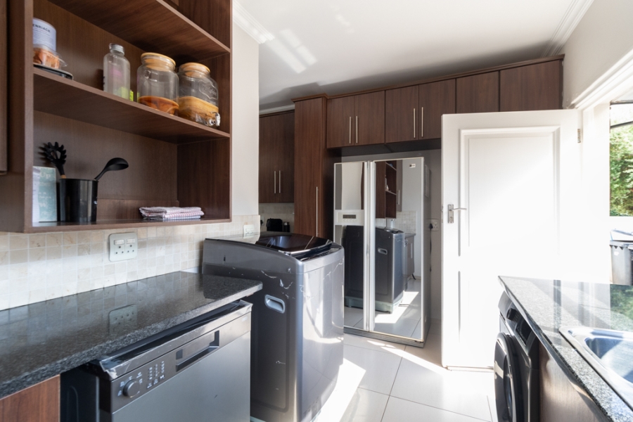 To Let 4 Bedroom Property for Rent in Silver Lakes Gauteng