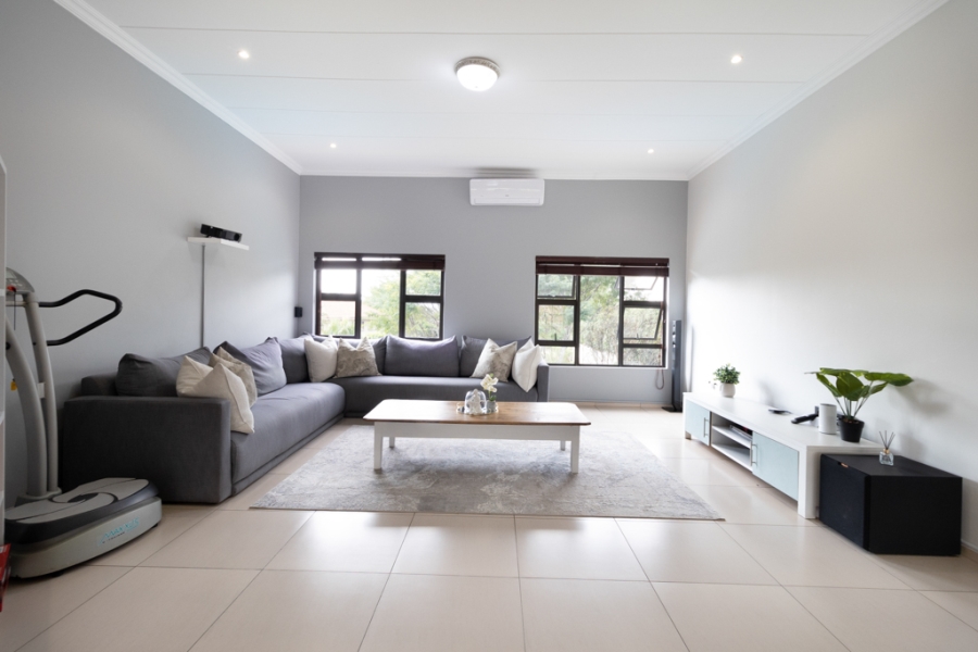 To Let 4 Bedroom Property for Rent in Silver Lakes Gauteng