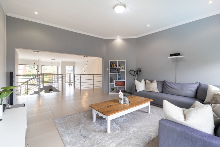 To Let 4 Bedroom Property for Rent in Silver Lakes Gauteng