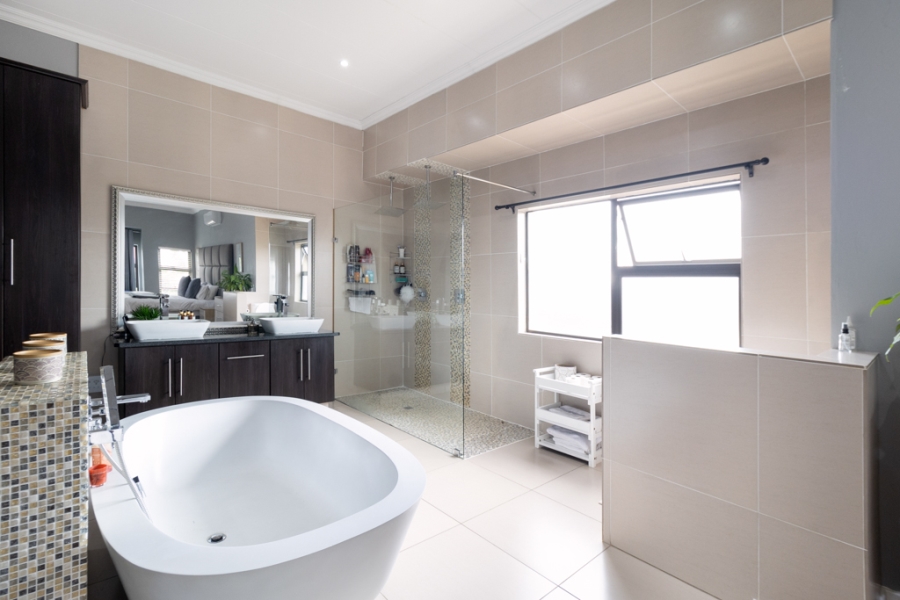 To Let 4 Bedroom Property for Rent in Silver Lakes Gauteng