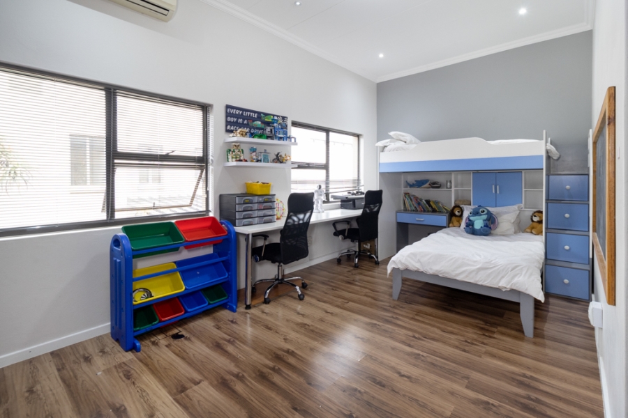 To Let 4 Bedroom Property for Rent in Silver Lakes Gauteng