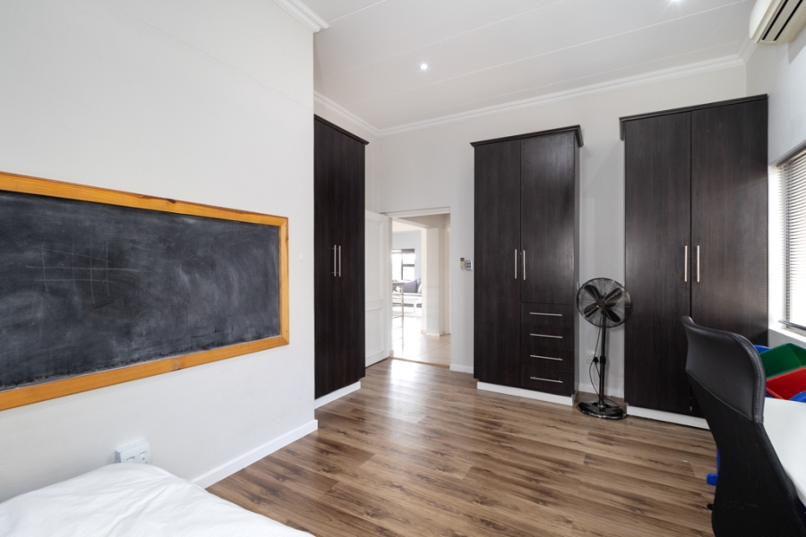 To Let 4 Bedroom Property for Rent in Silver Lakes Gauteng