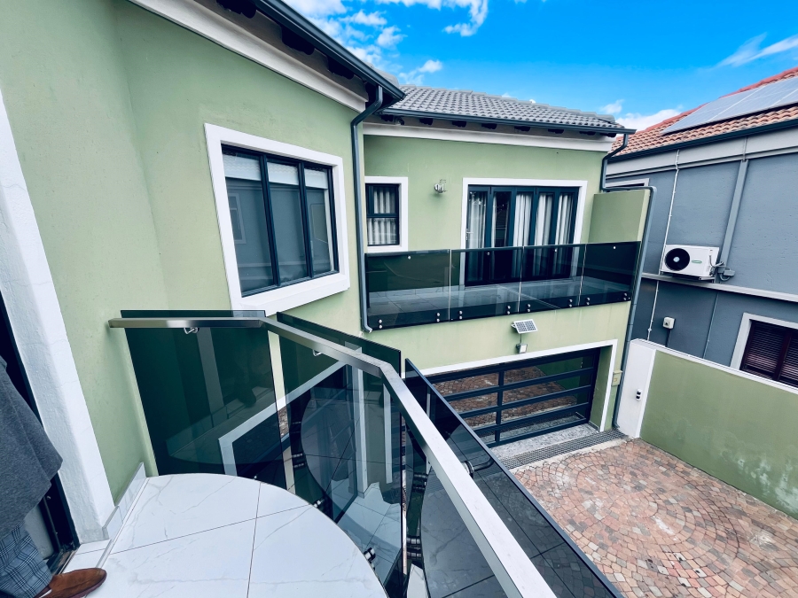 5 Bedroom Property for Sale in Van Riebeeck Park Gauteng