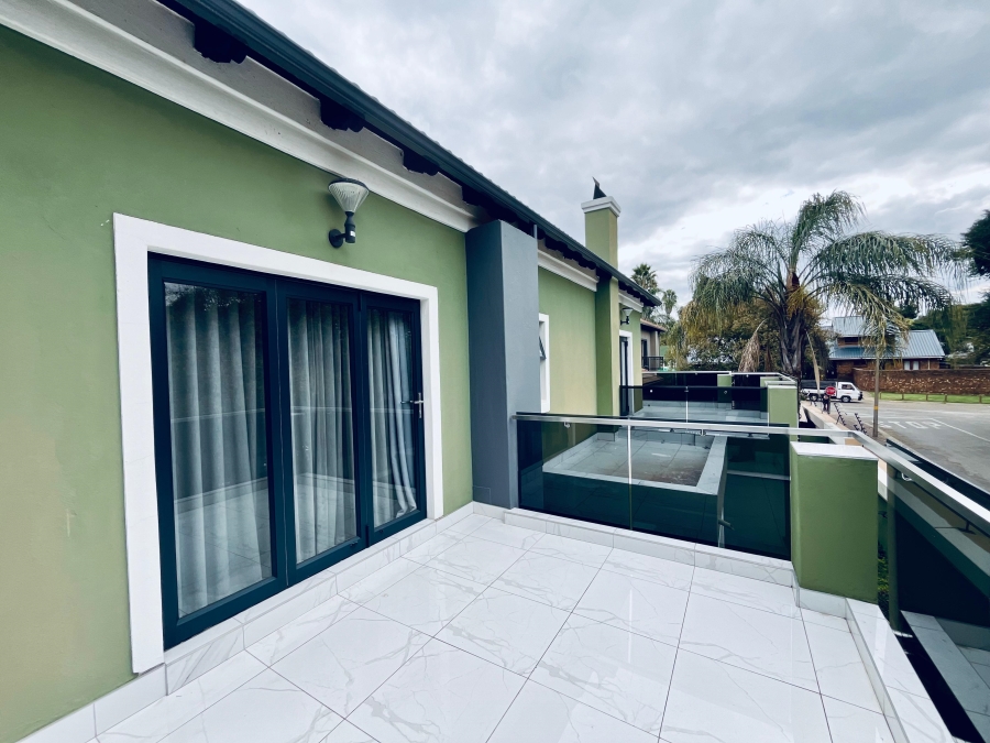 5 Bedroom Property for Sale in Van Riebeeck Park Gauteng