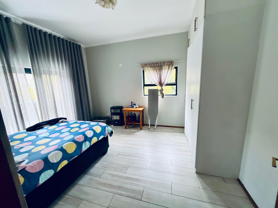 5 Bedroom Property for Sale in Van Riebeeck Park Gauteng