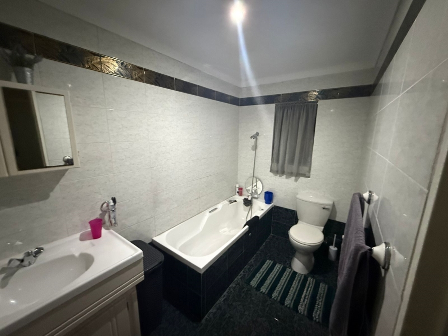 2 Bedroom Property for Sale in Vanderbijlpark SW 5 Gauteng