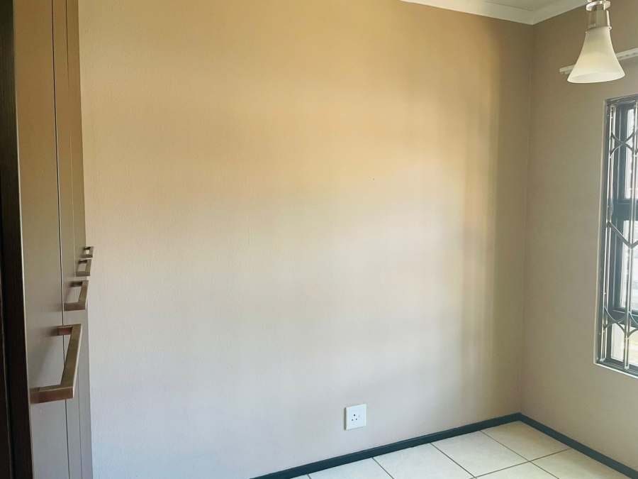 2 Bedroom Property for Sale in North Riding Gauteng
