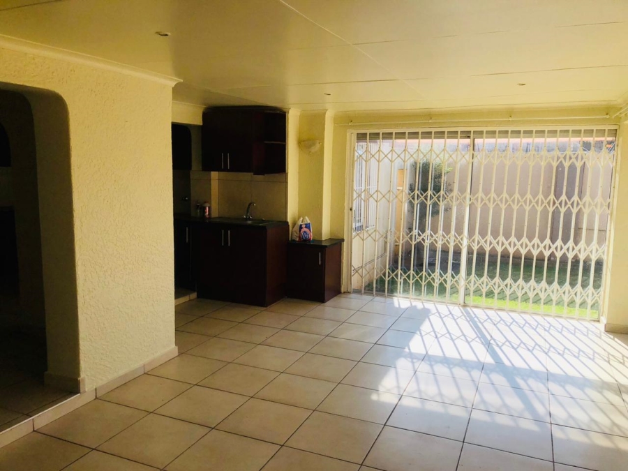 6 Bedroom Property for Sale in Primrose Hill Gauteng