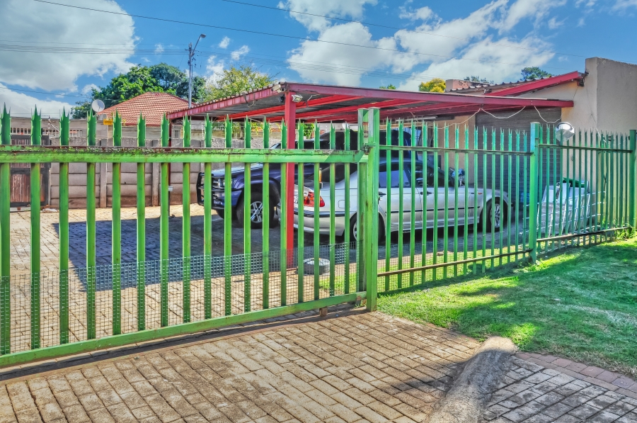 6 Bedroom Property for Sale in Primrose Hill Gauteng