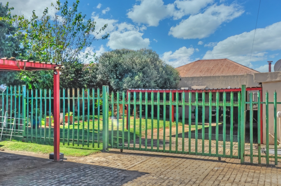 6 Bedroom Property for Sale in Primrose Hill Gauteng