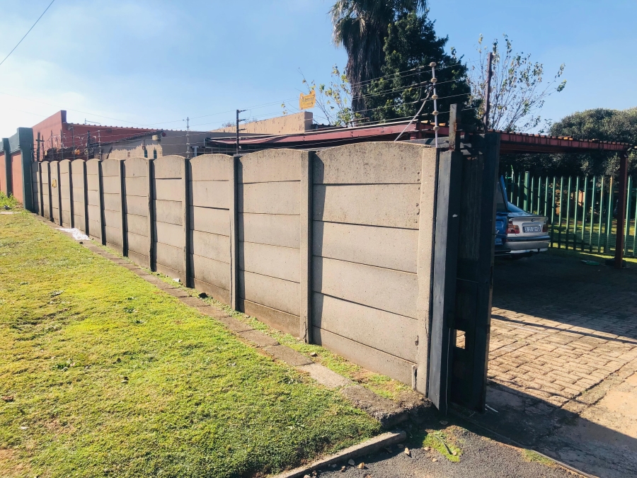 6 Bedroom Property for Sale in Primrose Hill Gauteng