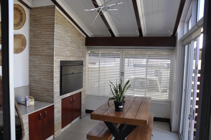 3 Bedroom Property for Sale in Buccleuch Gauteng