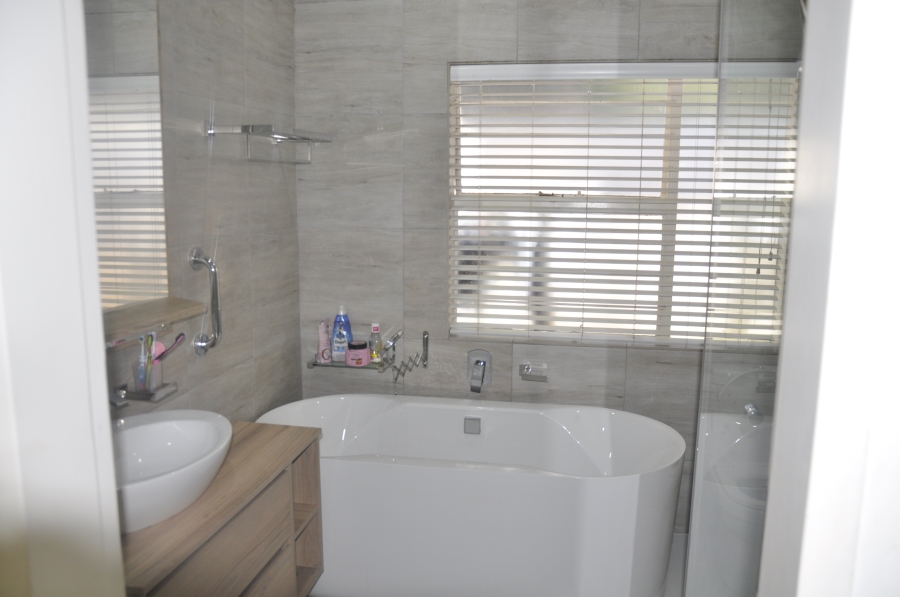 3 Bedroom Property for Sale in Buccleuch Gauteng