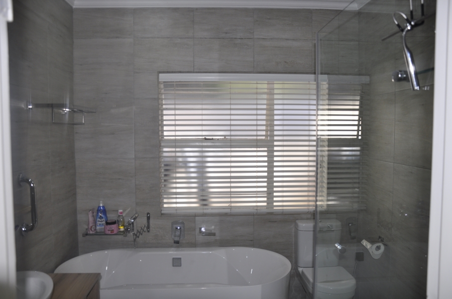 3 Bedroom Property for Sale in Buccleuch Gauteng