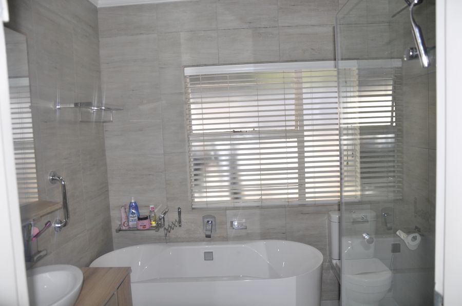 3 Bedroom Property for Sale in Buccleuch Gauteng