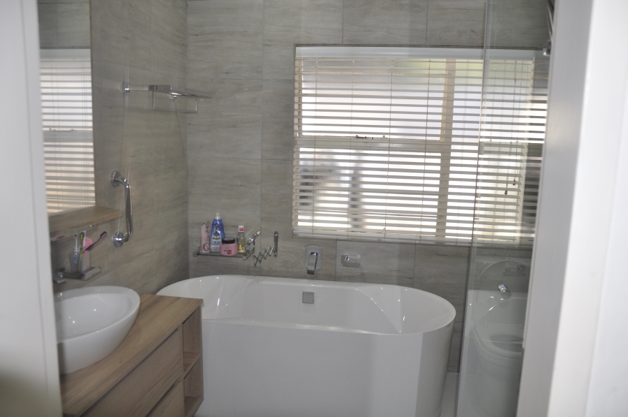 3 Bedroom Property for Sale in Buccleuch Gauteng