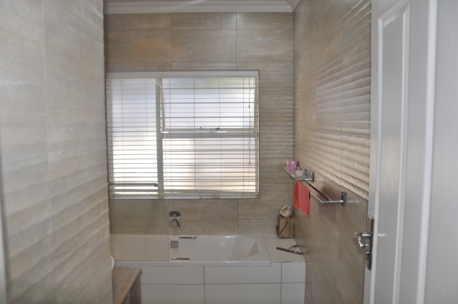 3 Bedroom Property for Sale in Buccleuch Gauteng