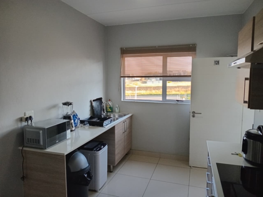 2 Bedroom Property for Sale in Blue Hills Gauteng