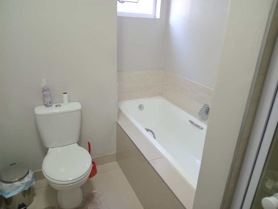2 Bedroom Property for Sale in Blue Hills Gauteng