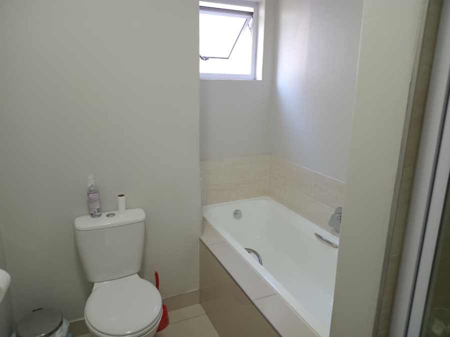 2 Bedroom Property for Sale in Blue Hills Gauteng